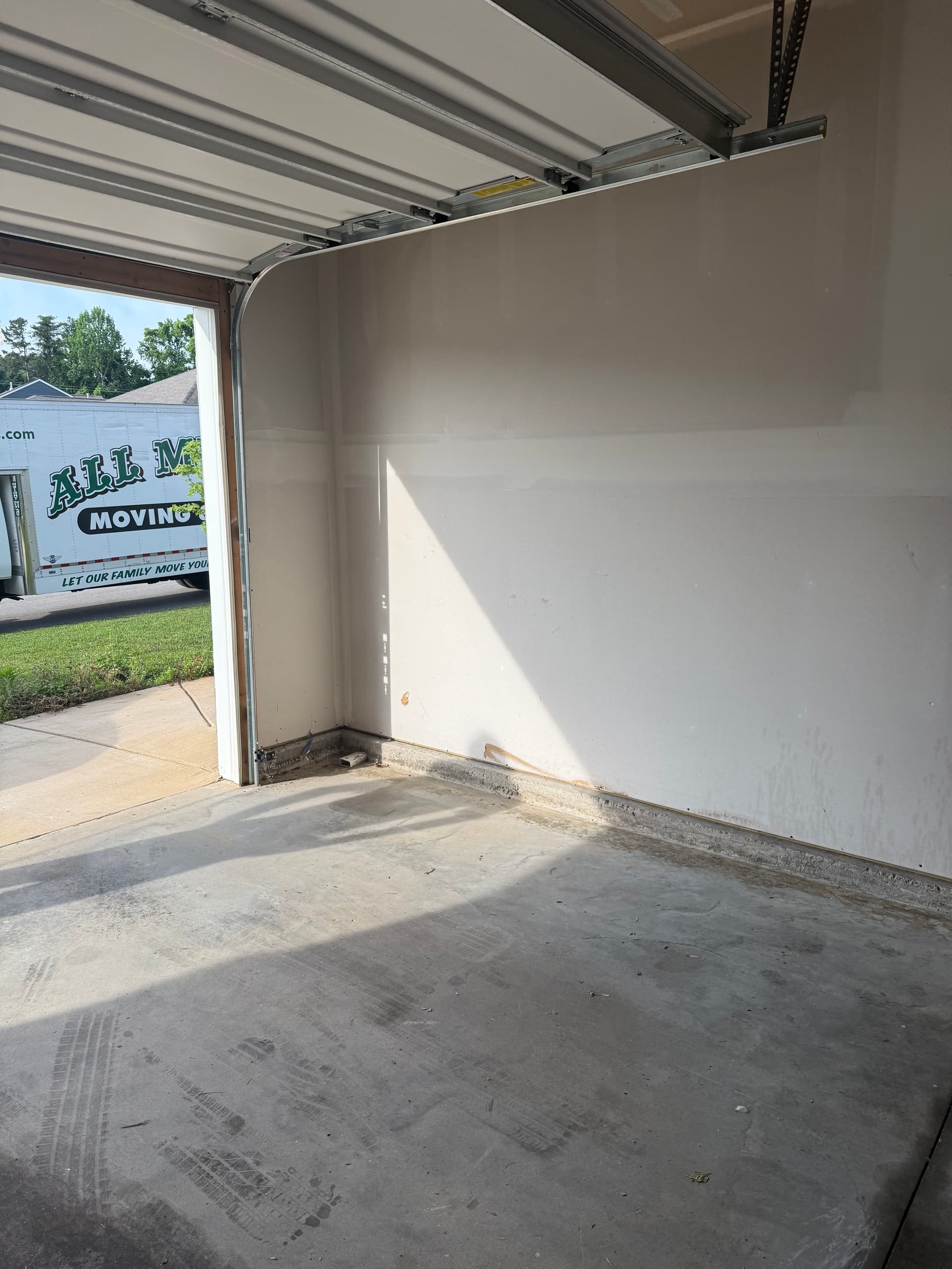 Gallery photos for Mattress and Furniture Hauled Out of a Knoxville Garage: Image #1