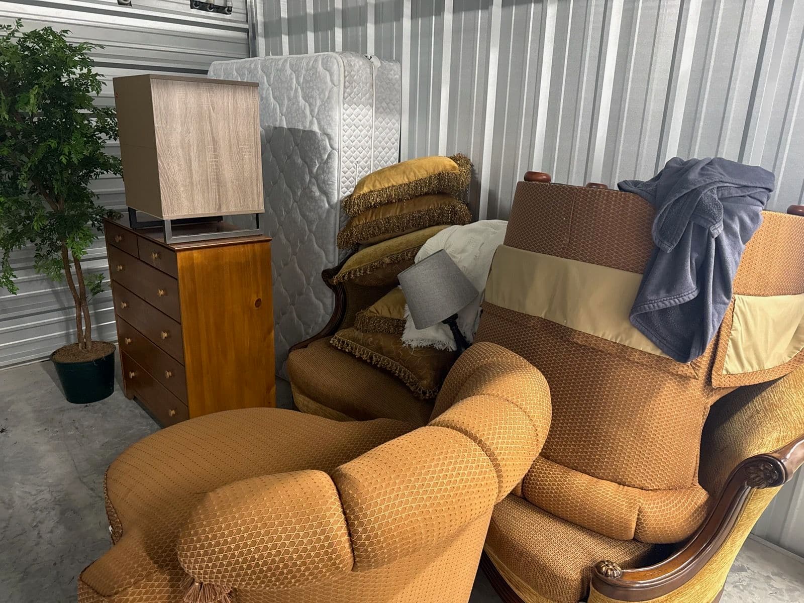 Project Storage Unit Cleanout Done Right - From Packed to Empty image