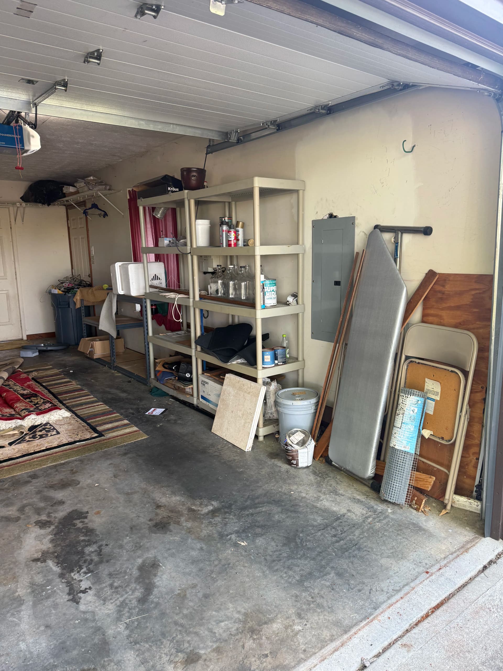 Gallery photos for Packed Garage Cleared Out Floor to Door: Image #2